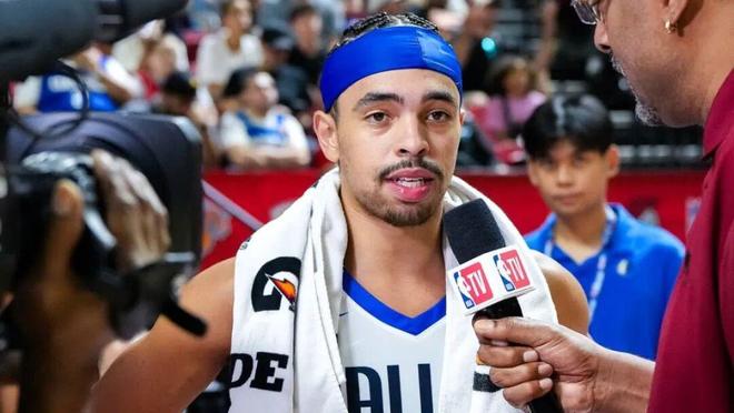 试训20支球队，落选，成为NBA新秀助攻王