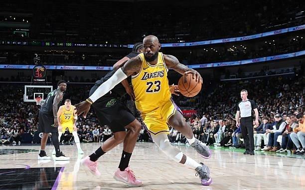 詹姆斯今日末节10分2板1助，近3场比赛末节均得分上双