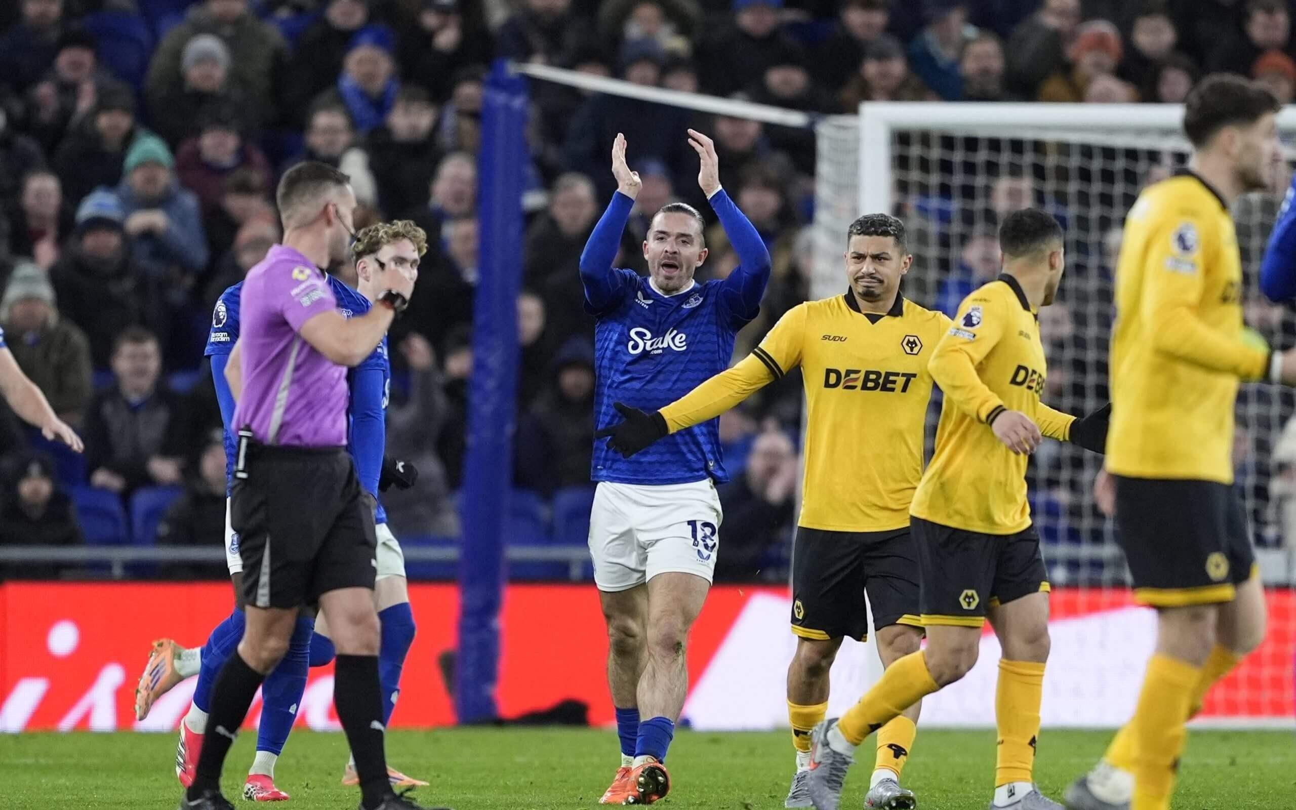 TA：怒火掩盖不了球队现实，莫耶斯面临的难题堆积如山