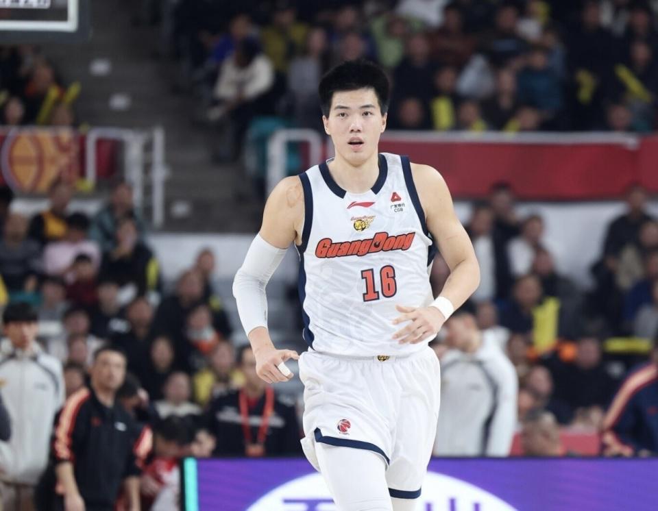 争议！CBA官方解说员公然搞地域歧视：听到两岸猿声处罚结果来了