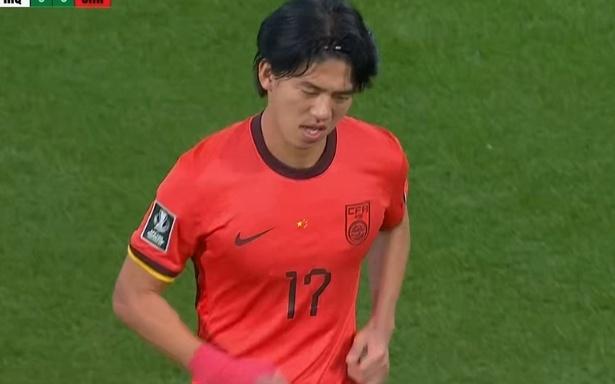 U23国足遭暴击!鲍世蒙8分钟闪退,抢断王出场,媒体人:因祸得福