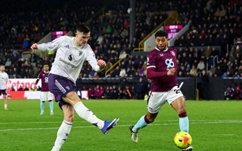 曼联球迷热议:“水货”原来并不弱,是阿莫林妨碍了他爆发