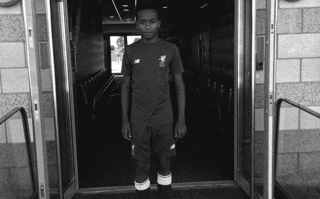 自宣,伯恩利19岁小将阿德科亚分享与利物浦签约的照片