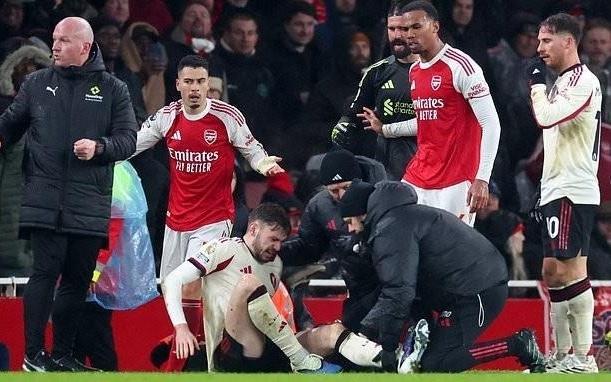 范戴克：我们所有人都对马丁内利不满，我们的心与布拉德利同在