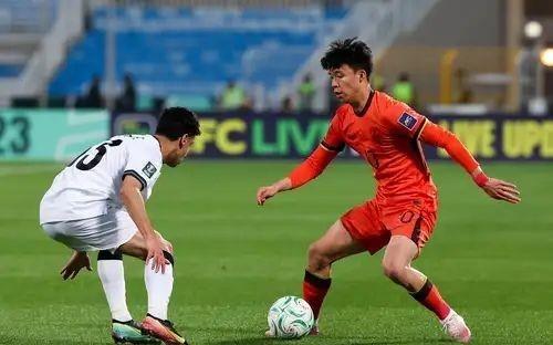 徐江：王钰栋跟不上米特里策的节奏，若