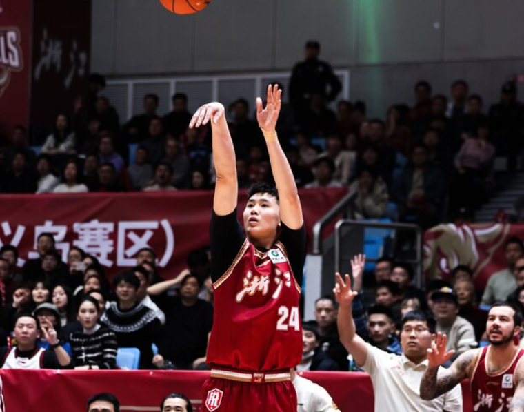 4中0！18岁国青大腿感受到职业联赛残酷，曾放话美高强度不如CBA