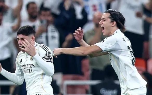 皇马VS巴萨：法国双后腰坐镇英格兰中