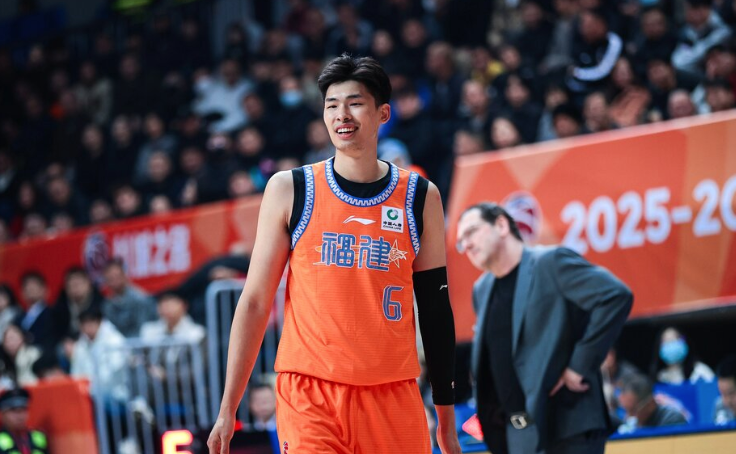 召进国家队！三分9中5砍21+5+3断，球迷