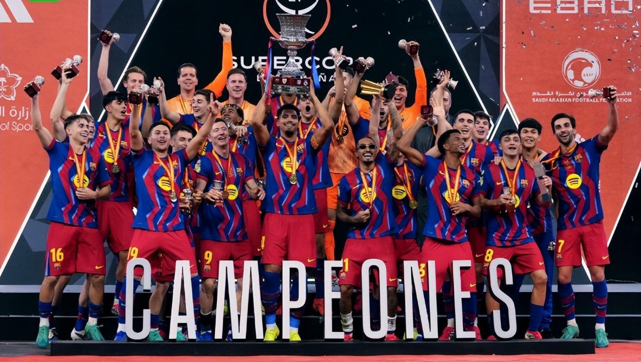 足坛悲喜夜！巴萨击败皇马夺冠，曼联被