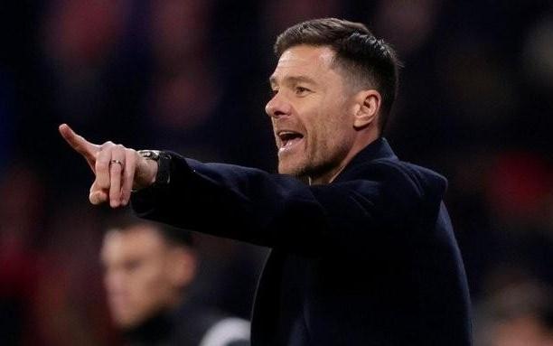 阿隆索执教皇马数据：34场比赛24胜4平6负，进72球丢38球