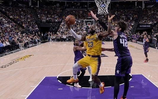 詹姆斯：我们今晚防得还不错但对手进了很多三分