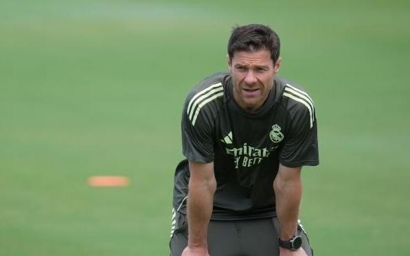 西甲豪门的饭碗不好端，阿龙索黯然下