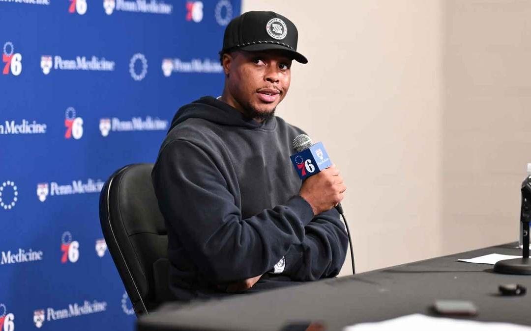 动情了，76人队凯尔洛瑞保证，猛龙队退役他的球衣时他会哭