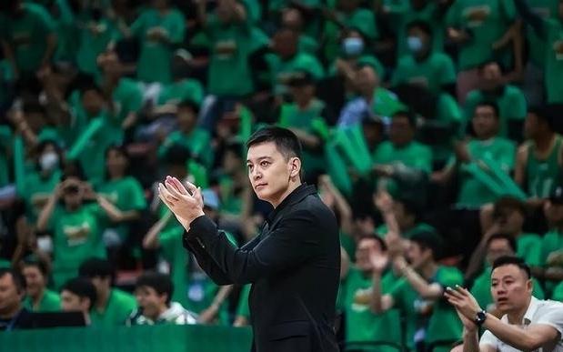 杨鸣：这个赛季最大的问题是遇到困难和情绪低落场上没有领袖人物