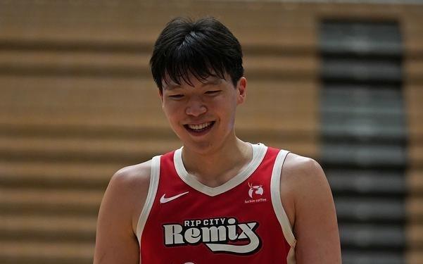 杨瀚森G联赛22+7得分创新高引热议！充当核心优点淋漓尽致地展现