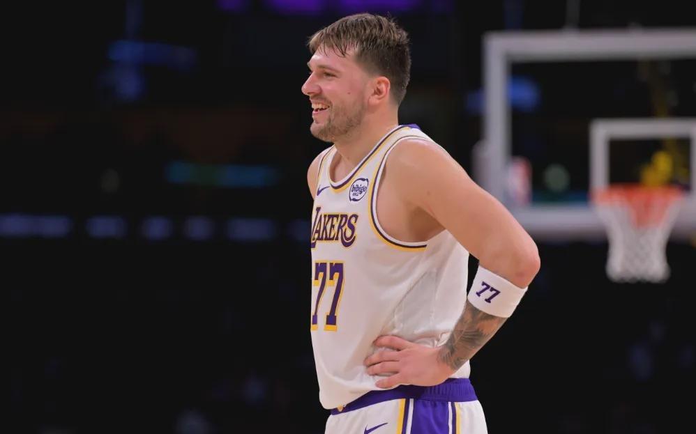 殴打东契奇！禁赛3场！混得不如威少爷啊...