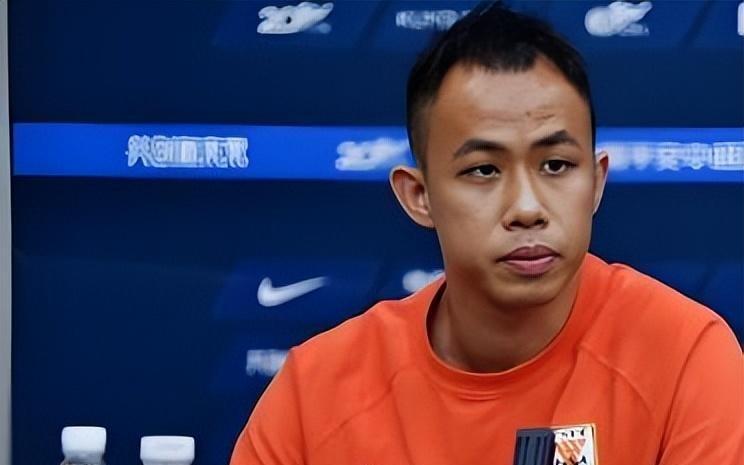 他上赛季在保级队都不是主力，为何如