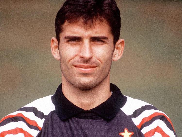 飘忽不定的门将，能单赛季吃3次红牌，