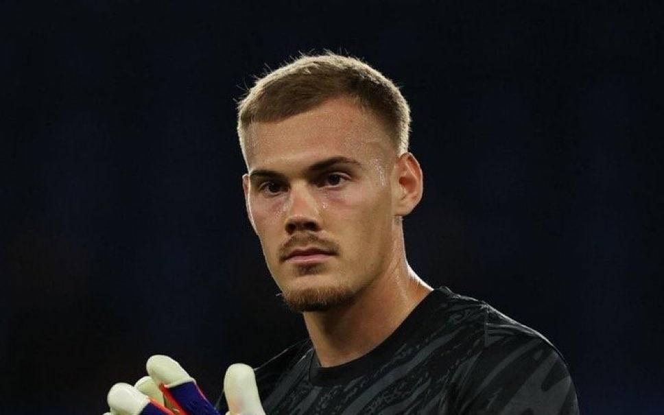 跟队记者:约恩森收到了欧冠级俱乐部的兴趣,切尔西只卖不租