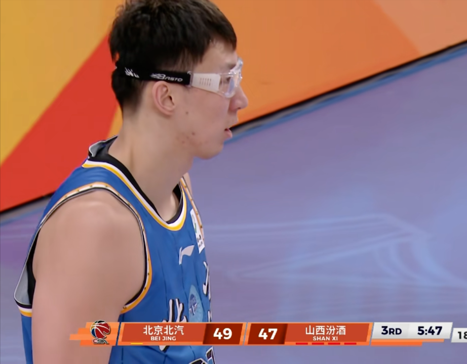 CBA最差顶薪球员！拿600万，场均3.9分1.9篮板，上场几分钟就喘气