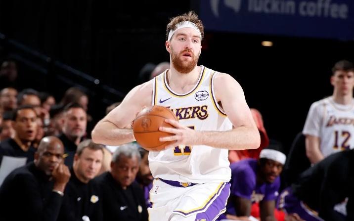 湖人都已经烂成这样了，还不如给这位双向合同内线多些表现机会