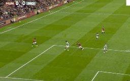 【英超】姆伯莫、多尔古破门曼联2比0曼城