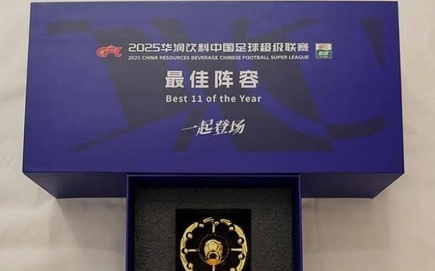 米特里策晒中超最佳阵奖杯：感谢大家的支持与信任，这只是开始