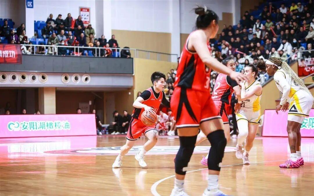 球迷的呐喊，商家的算盘！武汉盛帆女篮炼成WCBA“生意精”