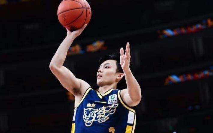 烽火连天！CBA争冠格局上演巅峰对决，四强逐鹿谁主沉浮