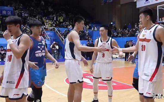 杜锋：四川降温了但全场座无虚席能感受到大家对于广东热爱和支持