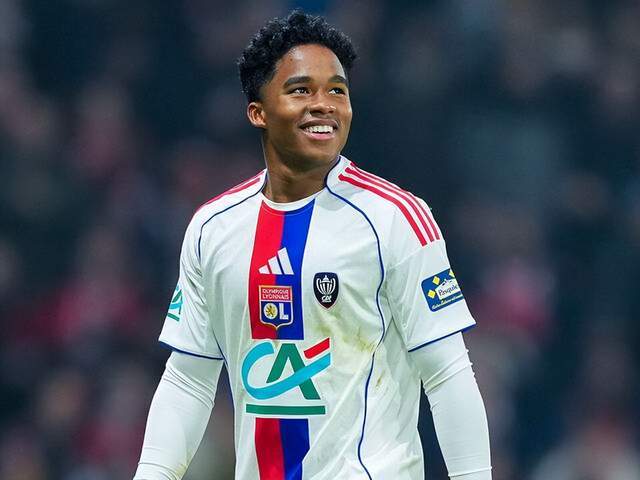 19岁皇马租将炸裂首秀：9过人+1助攻！6