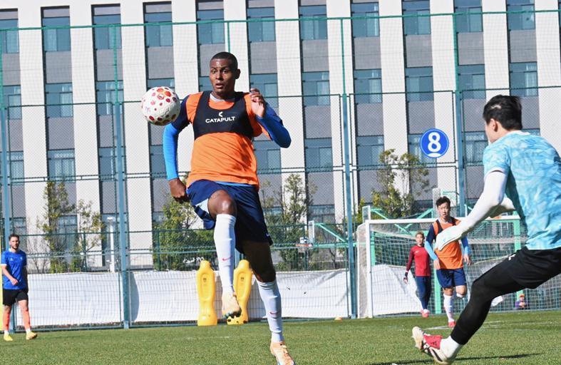 302100中超热身疯狂一日！玉昆两连胜英博赢山东申花闷平