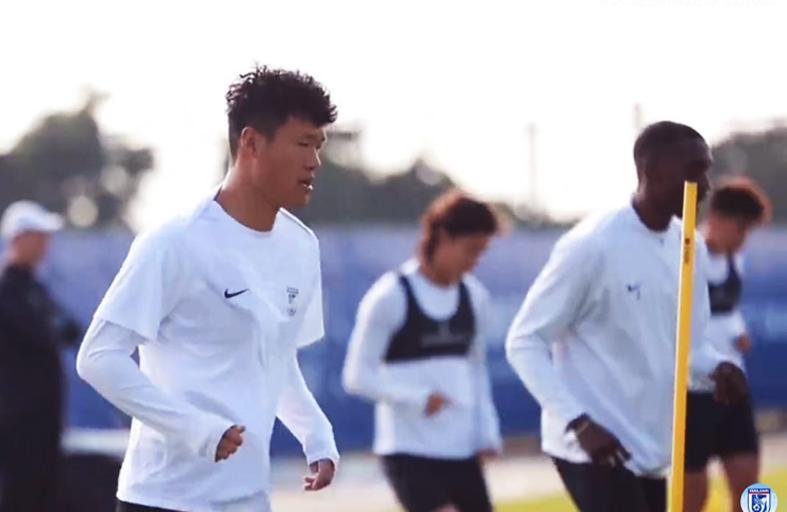 李超人顶库里大连防线升级！外援决定上限主任去留成最长肥皂剧