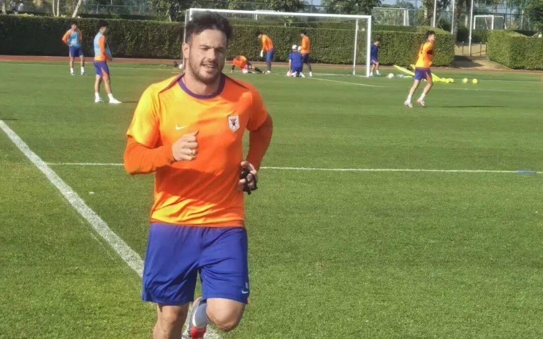 中超续约后归队参加训练,瓦科开启2026赛季新征程