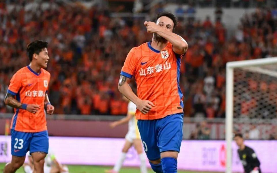 山东泰山官宣！瓦科正式续约，中超MVP，单季独造32球创纪录