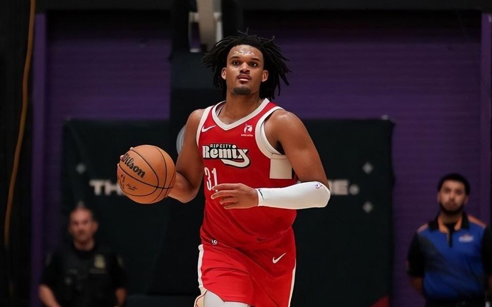 尼克斯签下杨瀚森队友，他在开拓者二队的表现还是颇具亮点的