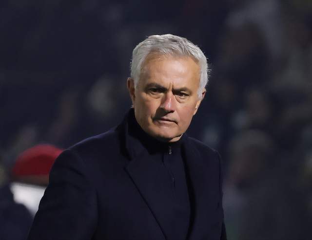 点球打飞63岁穆帅低头认命！欧冠末轮死磕皇马输球就出局