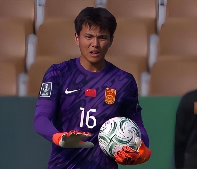 他是跟李昊齐名的中国门将,刚出道就加盟拜仁,如今却销声匿迹