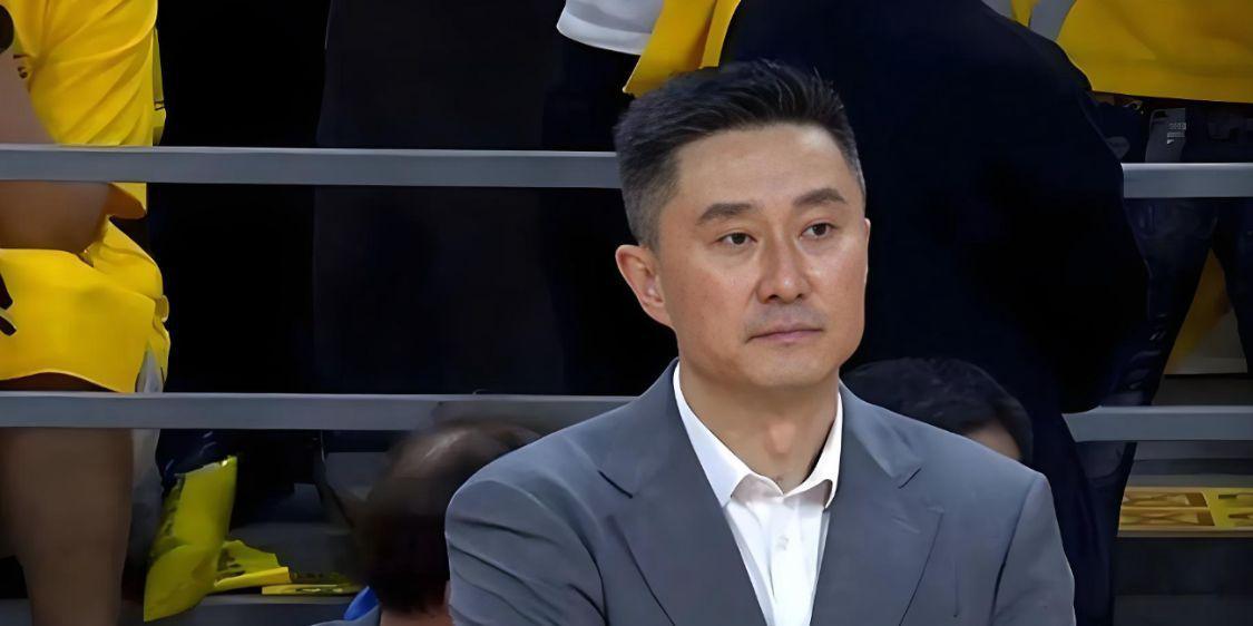 2米26中锋打出CBA巨星水平！砍24分14