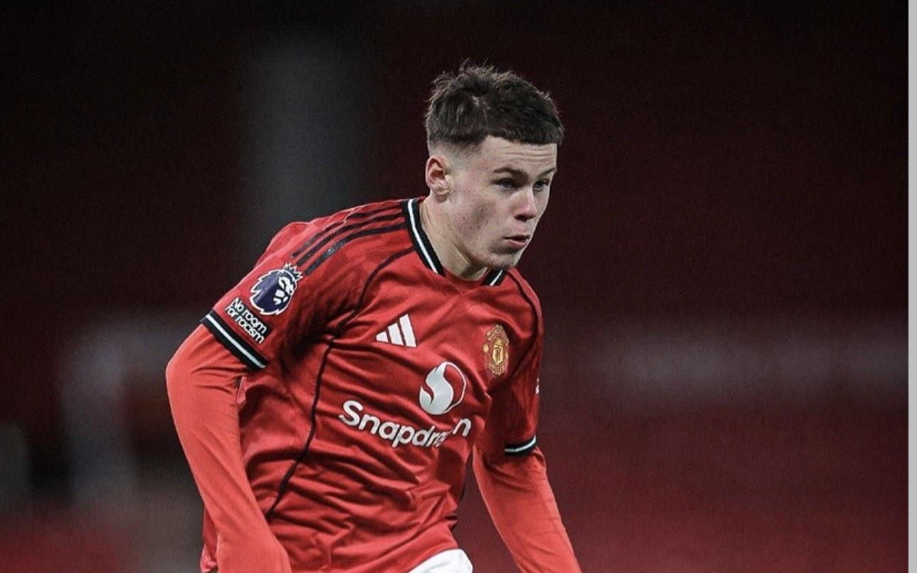 鲁尼晒儿子老特拉福德首秀照片：为你