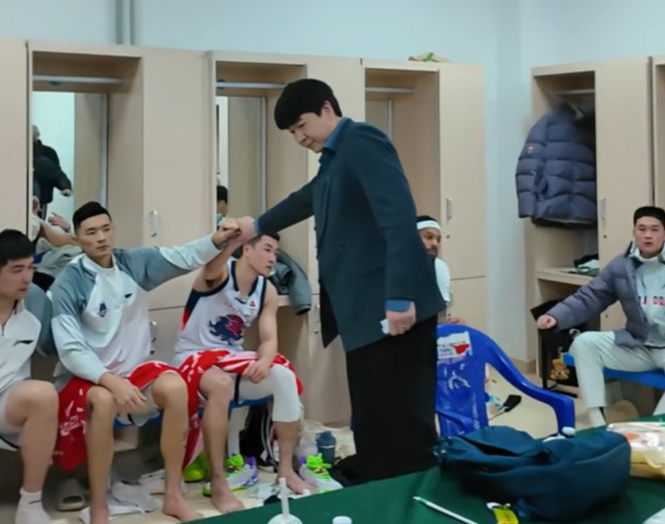 赢辽宁5分!山东队连续庆祝,邱彪更衣室讲话内容曝光
