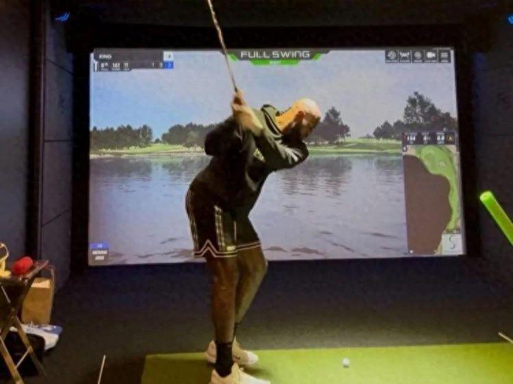 湖人战绩滑落原因找到了，詹姆斯痴迷