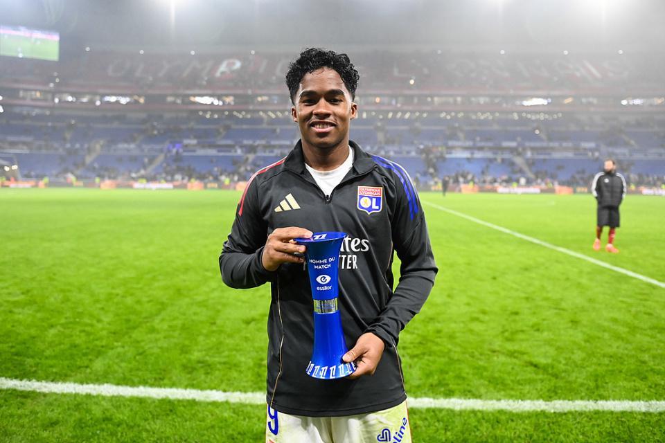 阿隆索脸疼皇马2500万天才外租后3场造5球生涯首次戴帽+率队52