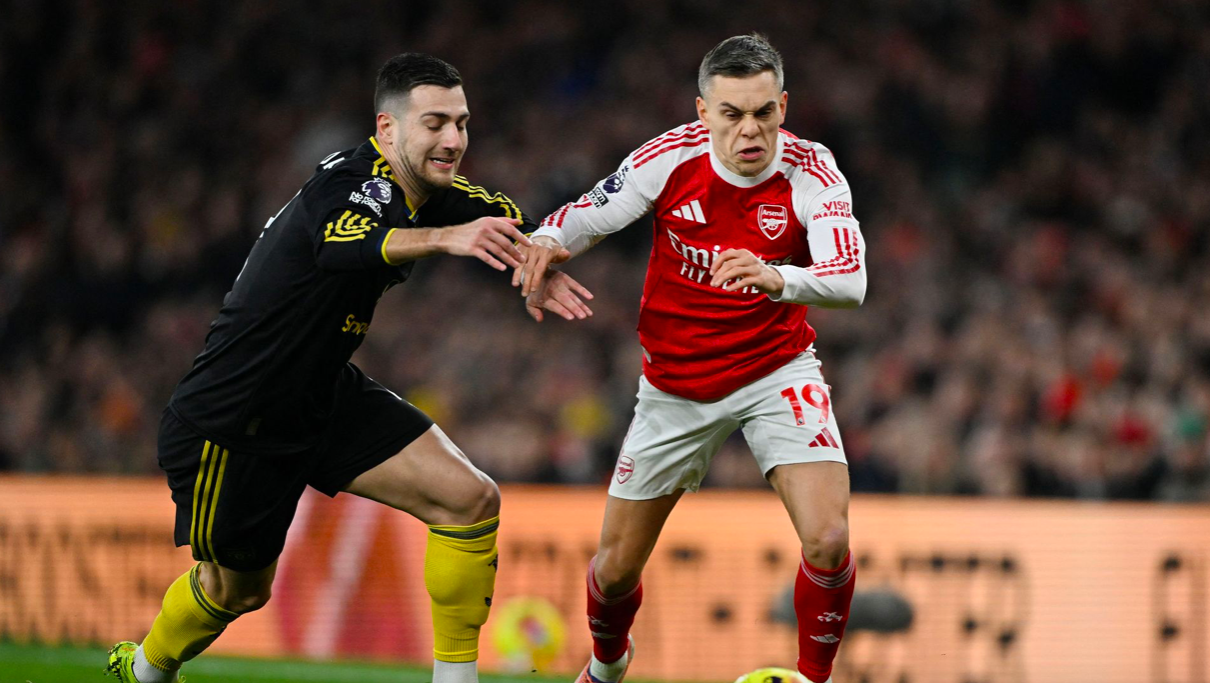 豪门悲喜夜阿森纳23曼联遭主场首败巴萨30重返榜首切尔西31