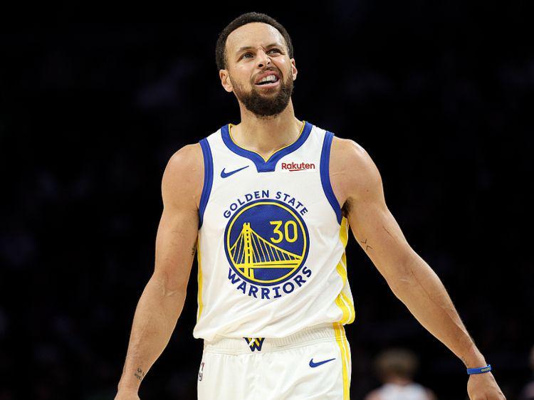 西部最新排名：勇士创NBA奇迹，湖人收大礼，雷霆爆冷连败