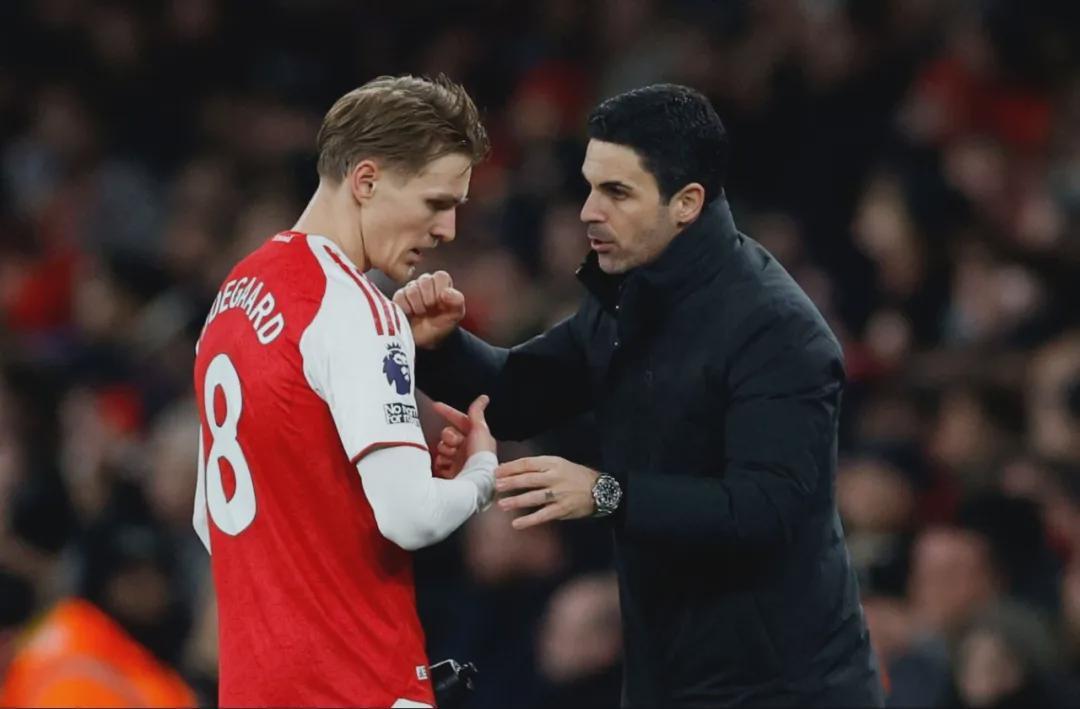 枪手中场被完爆！7000万强援沦为卧底埃泽替补零作用