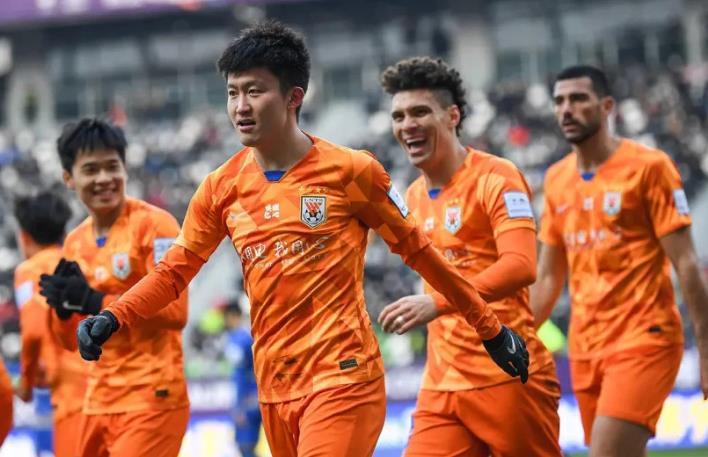 段刘愚本赛季有望成鲁能主力阵容黑马！未来有望挑大梁，值得期待