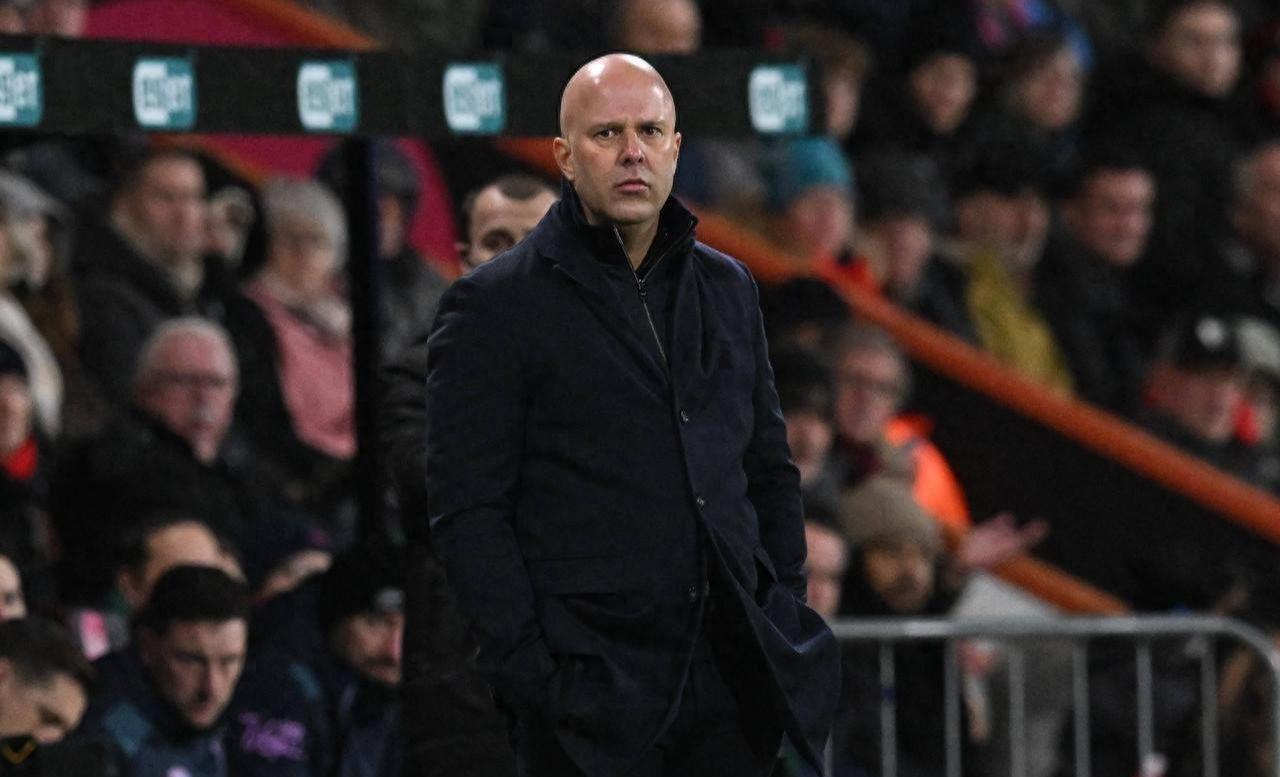 利物浦非正式探讨哈维阿隆索接任主帅可能斯洛特帅位承压