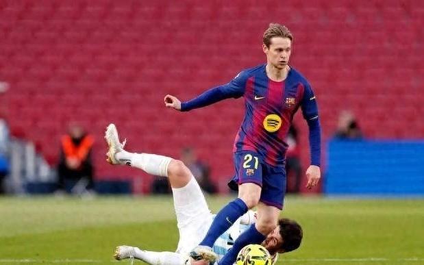 西甲疯狂夜！巴萨反超皇马登顶，马竞连胜冲刺榜首！