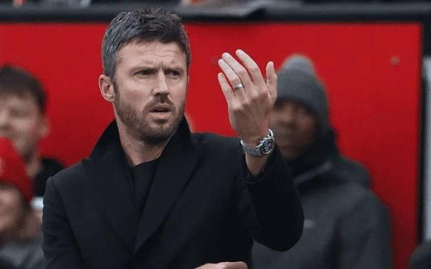 曼晚：回曼市的路上卡里克一直在看回放，今天他们看U21比赛